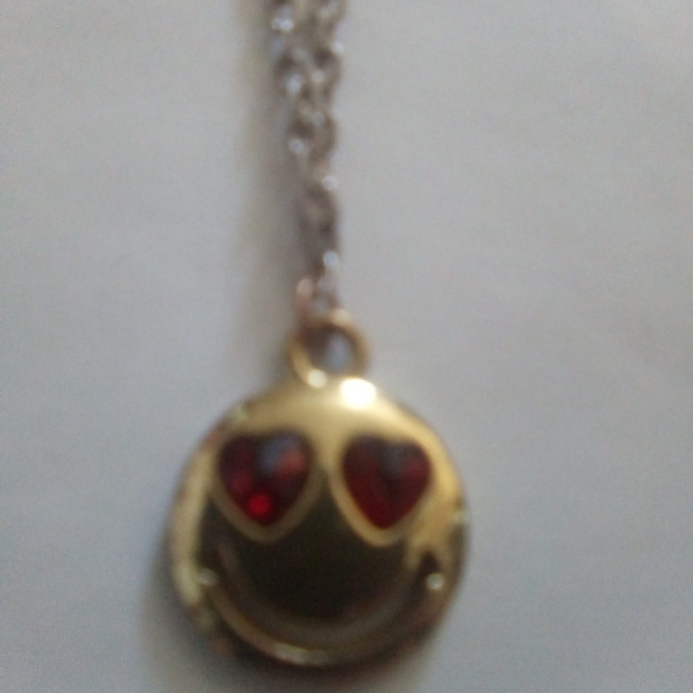 Heart eyed emoji necklace